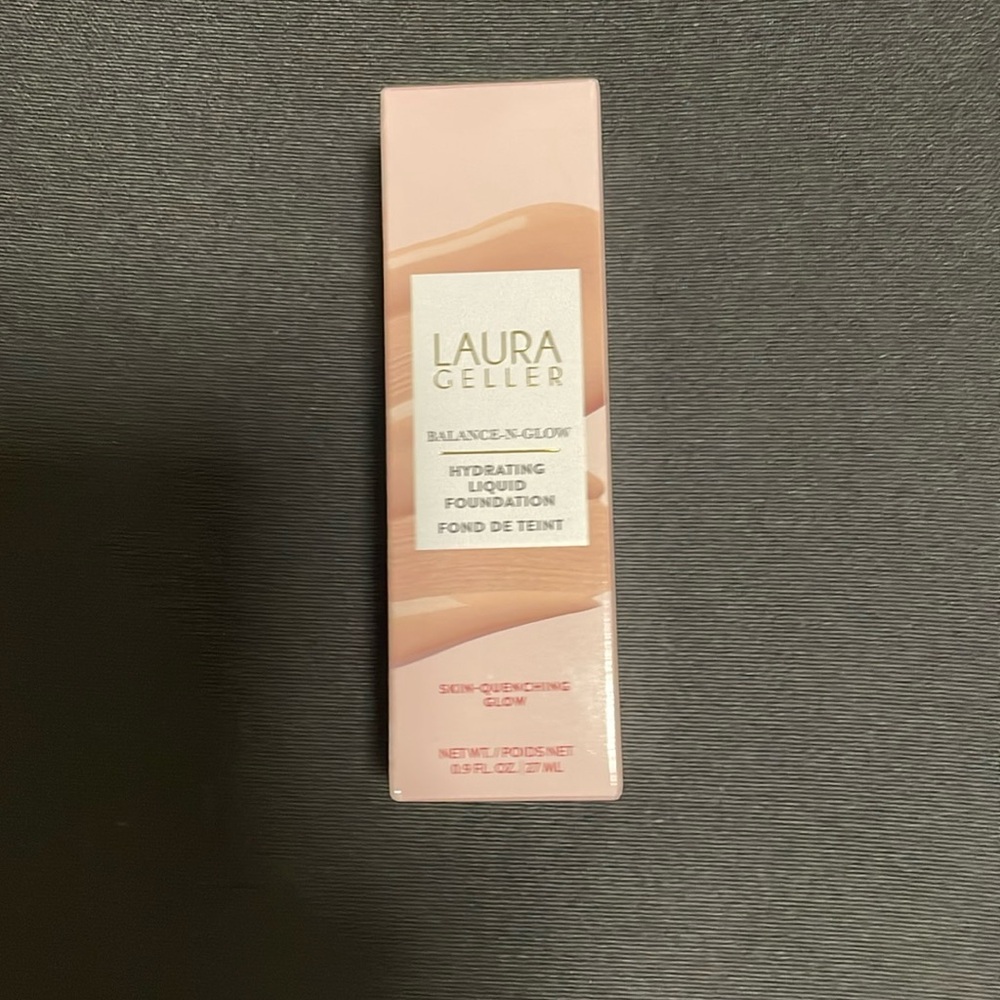 Laura Geller Balance-n-Glow Hydrating Liquid foundation🌸